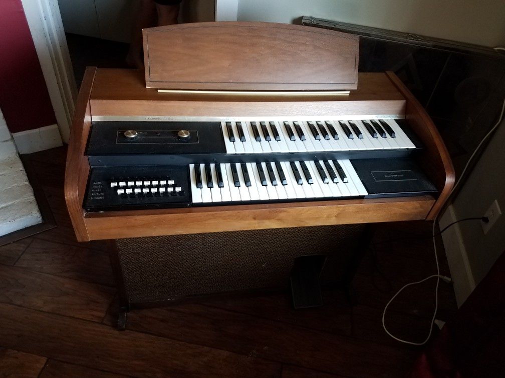 Silvertone Electric Chord (Electronic/Reed) Organ