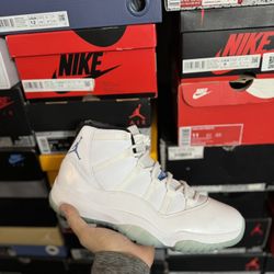 Jordan Legend Blue 11s size 10.5 VNDS