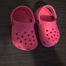 baby toodler pink crocs 