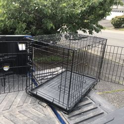 Medium Dog Kennel Crate Collapsible like New 30” L by 19” W 21”H