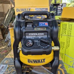 DEWALT 2.5 Gal. 140 psi Portable 20V Air Compressor with FLEXVOLT Advantage (Tool Only)
