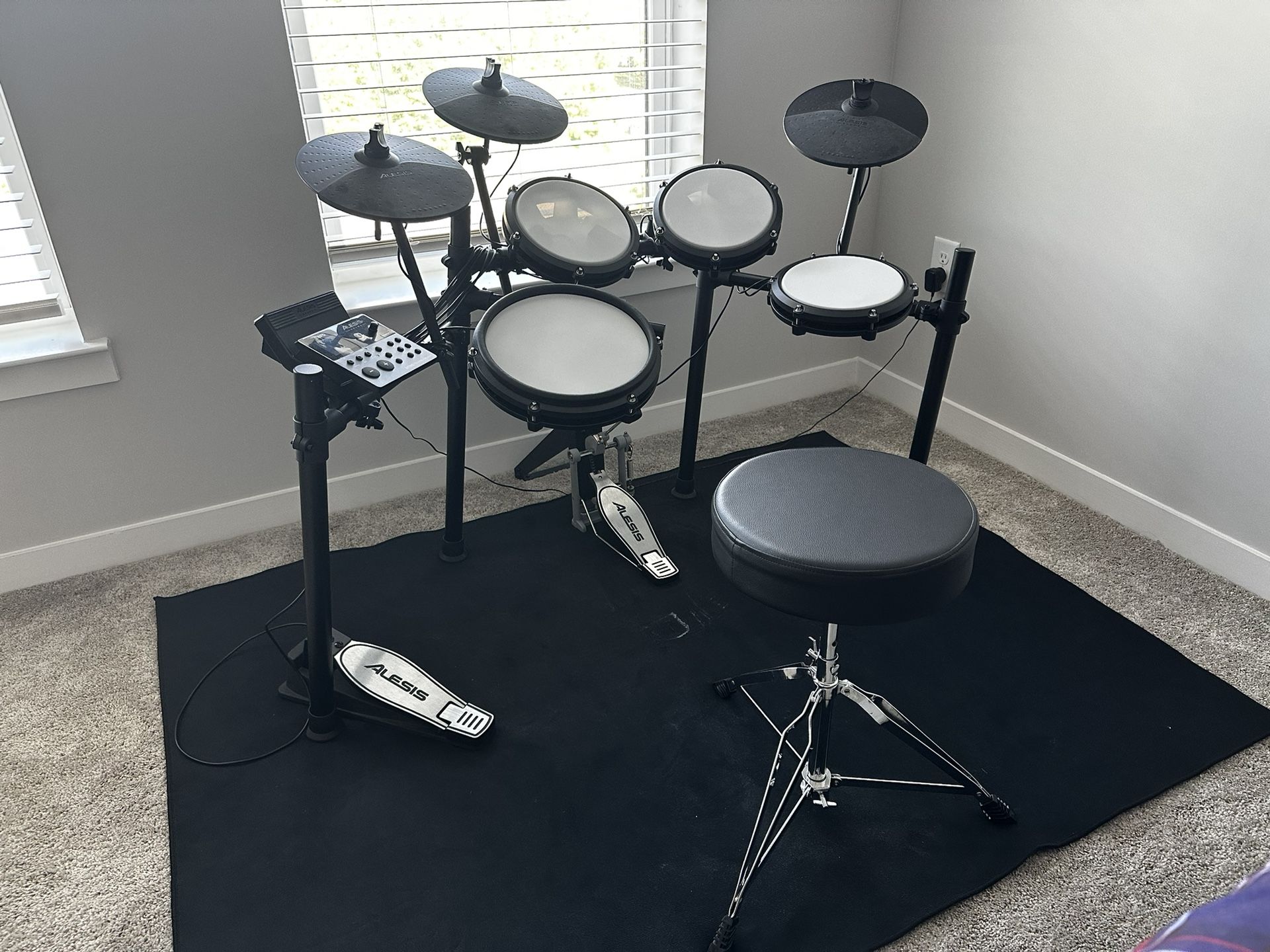 Alesis Nitro Max Electroic Drum Kit