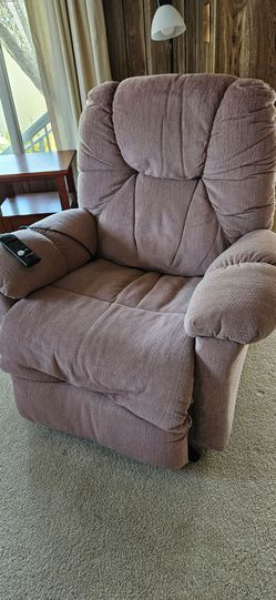 FULL SIZE SOFT ROSE COLORED LIFT CHAIR