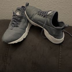 AIR HUARACHE BY NIKE