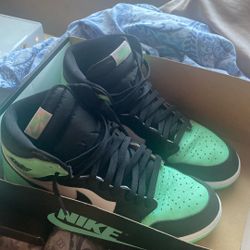 Air Jordan 1 Retro High OG “Green Glow”