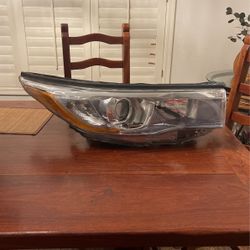 2015 Toyota Highlander Right Headlight