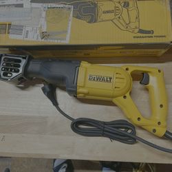 DEWALT 10 Amp Corded Variable Speed Reciprocating Saw