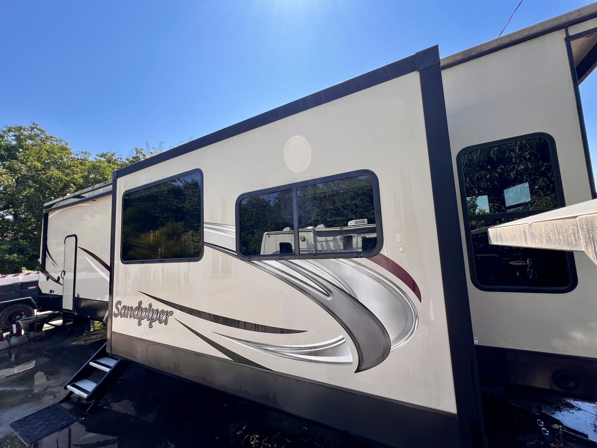 2019 Forest River Sandpiper 399LOFT