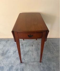 VINTAGE WOOD FOLDABLE TABLE