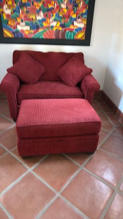 Love seat w pullout bed & ottoman
