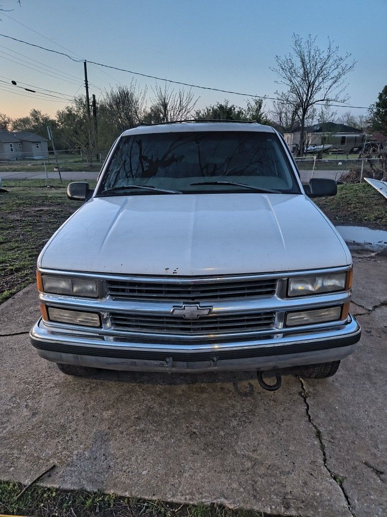 99 Suburban 1500 5.7