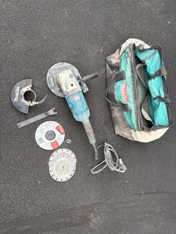 Makita GA7021 7” angle grinder and accessories
