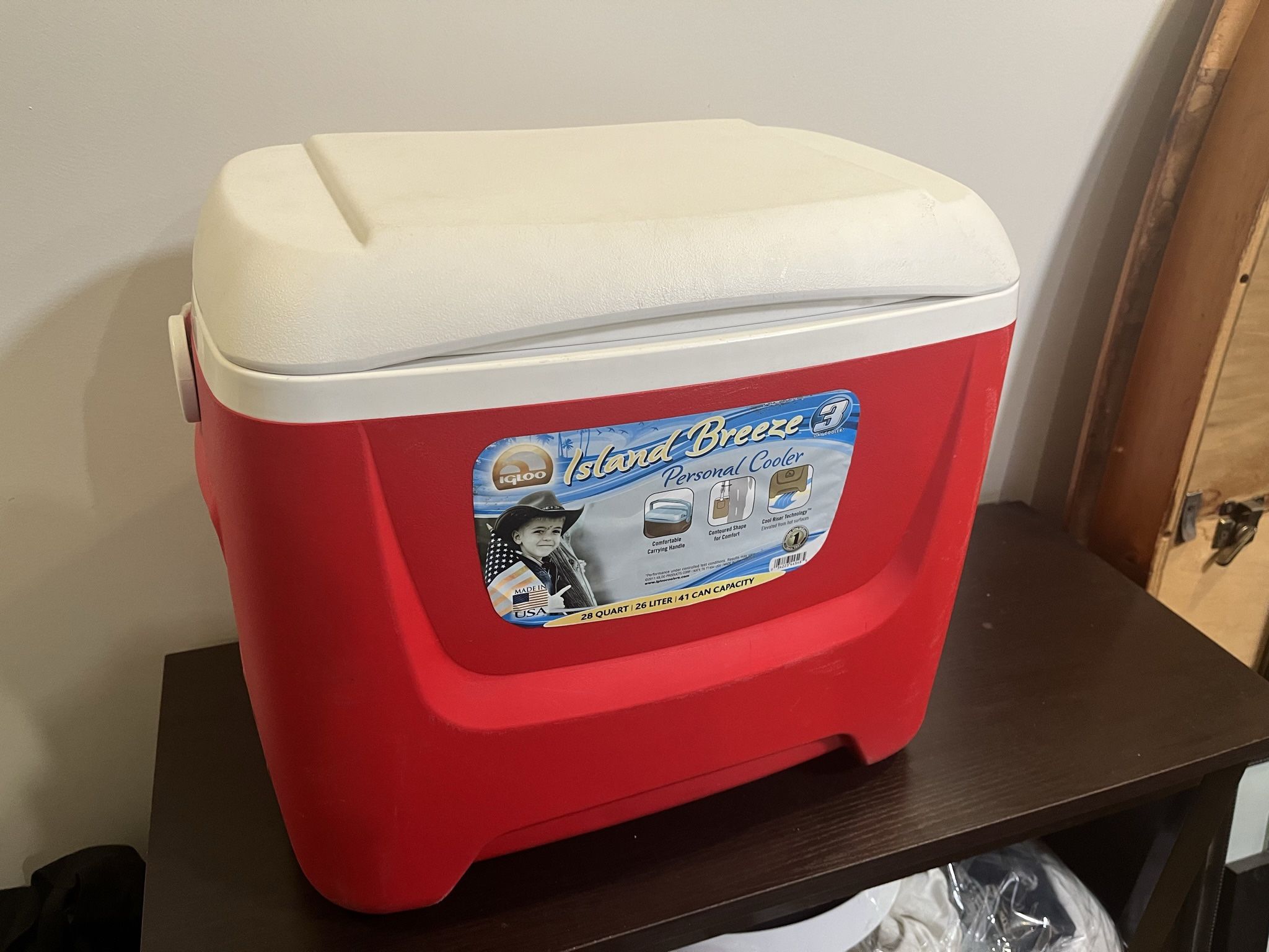 Cooler, 28 Quarts Or 26 Liters