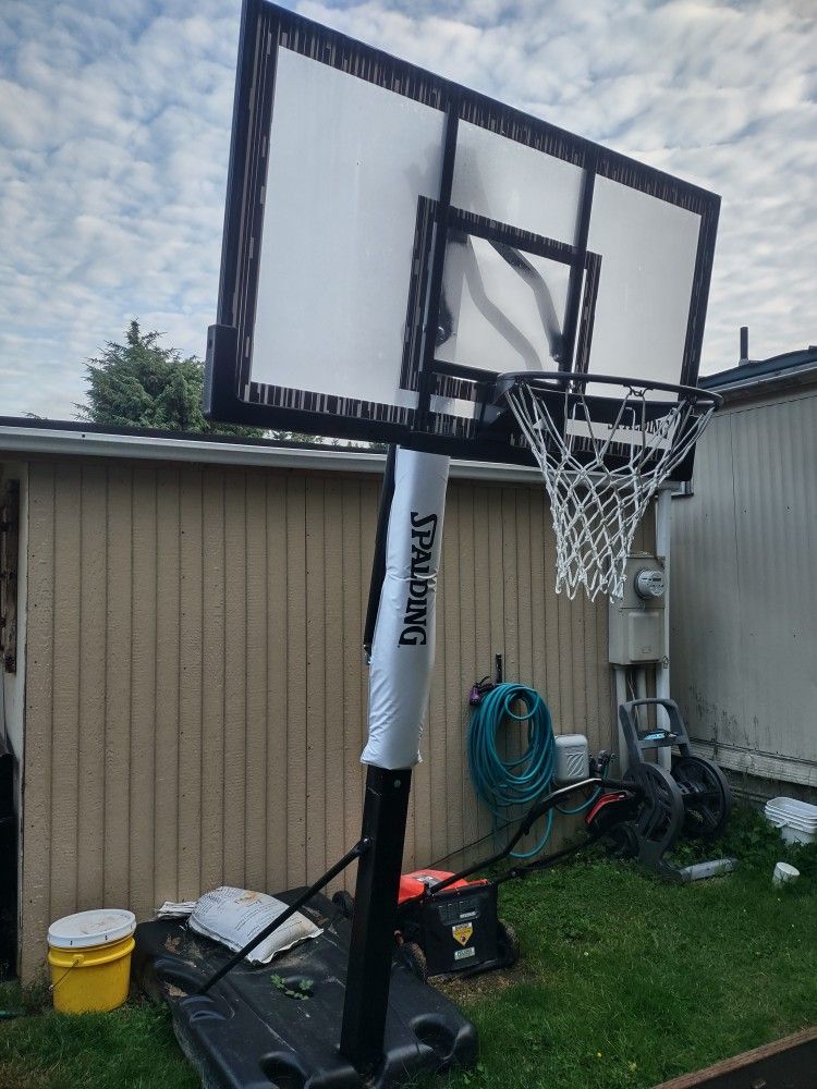 Spalding Adjustable Basketball Hoop