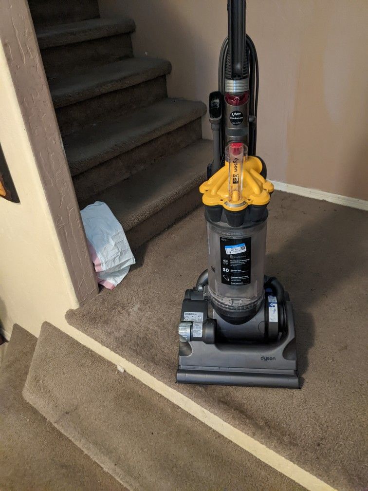 Dyson Vacuum DC 33 Excellent Condition Just Serviced