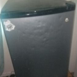 Mini Fridge 