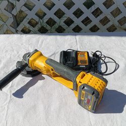 DEWALT 20V MAX 4-1/2 inch angle grinder kit