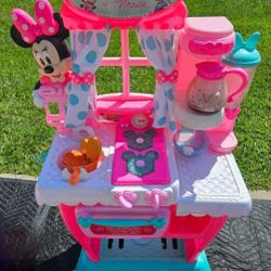 Minnie Mouse Kitchen With Food Basket