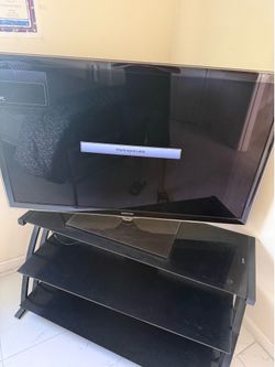 Samsung TV / TV stand