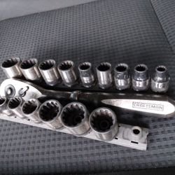 Craftsman. Ratchet. 3/8. & Sockets. Size. M. Sad