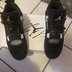 Air Jordan 4 Retro “White Thunder” BLACK/White 
