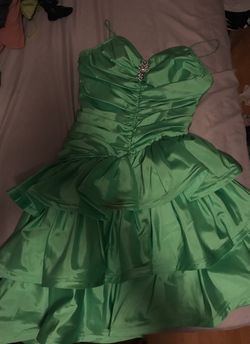 green dress