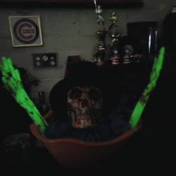 Horror, Halloween Decoration: Candy bowl /Skull, hat & arms (glow'n'dark), firm.Horror, Halloween Decoration: Candy bowl /Skull, hat & arms (glow'n'da