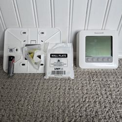 Honeywell T6 Pro Model TH6210U2001 Thermostat 