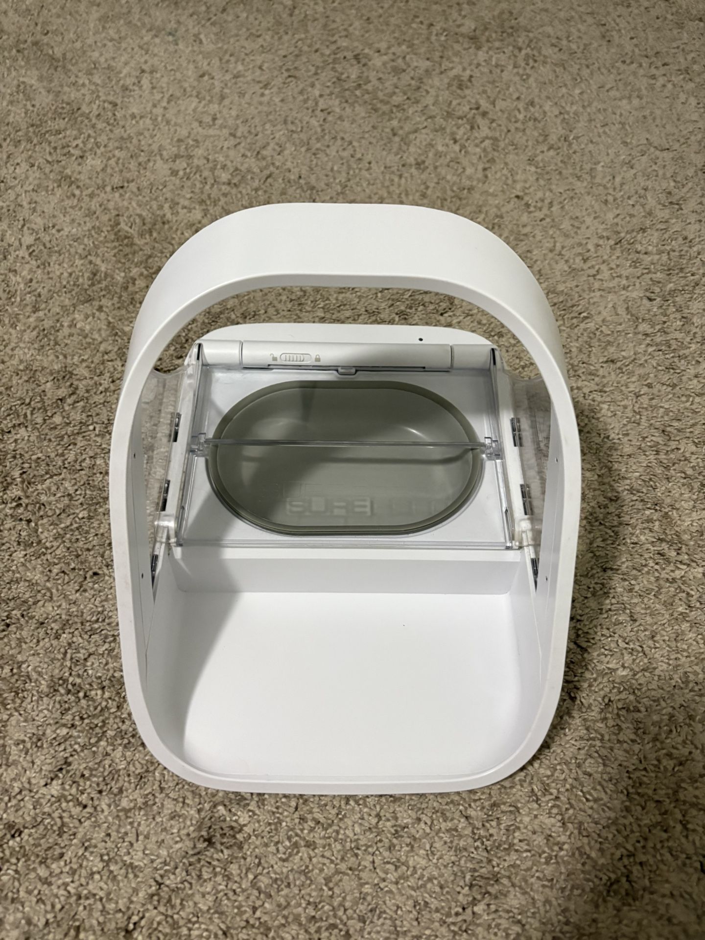 Microchip Feeder With Tag