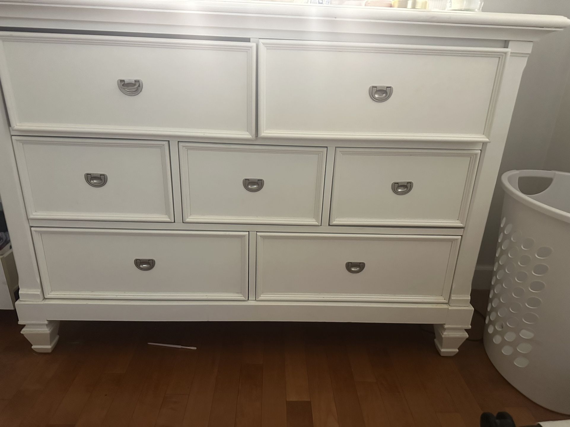 Dresser/chest