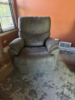 La-Z-Boy Trouper Power Rocking Recliner w/Moving Headrest
