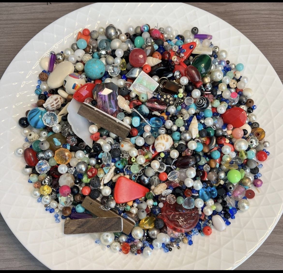 Pretty rocks, trinkets and old beads