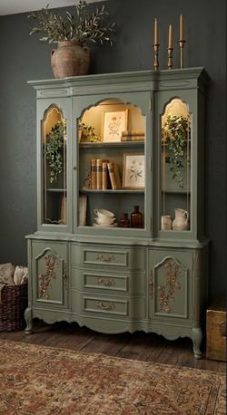 FREE DELIVERY* Vintage Heirloom BASSETT Hutch ✨One of a Kind✨