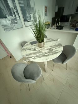 MOVE OUT SALE: DINING ROOM TABLE SET