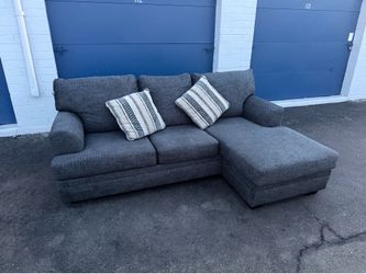 Couch sectional and free delivery