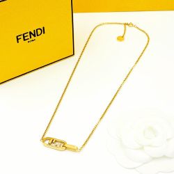 A classic versatile women's necklace