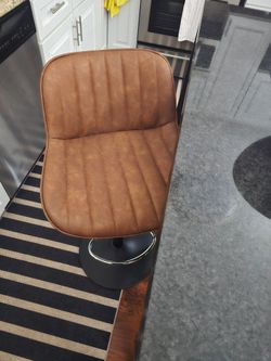 2 barstools like new