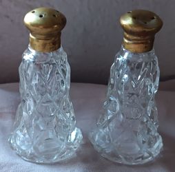 Clear Pressed Glass Salt & Pepper Shakers Set of 2 w/ Gold-Tone Metal Lids.