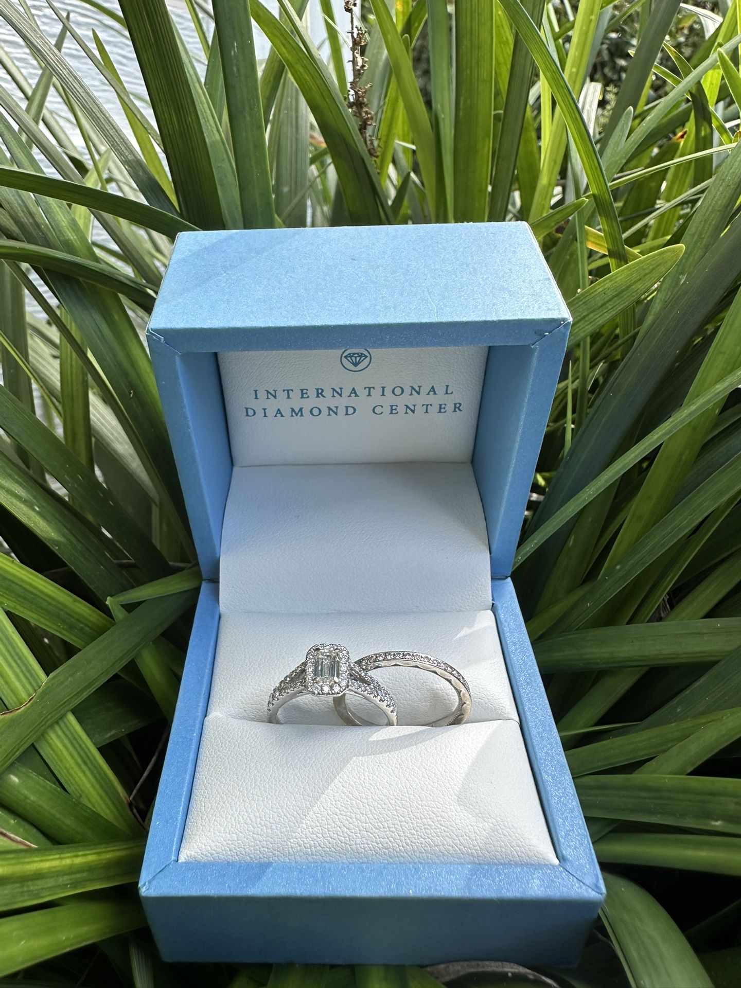 International Diamond Center Wedding Ring Set