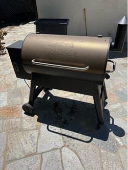 MUST SELL!! Traeger Pro 34 Wood Pellet Grill