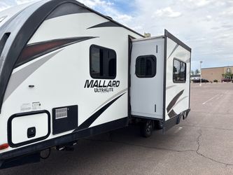 2018 Mallard Heartland 25ft with slide