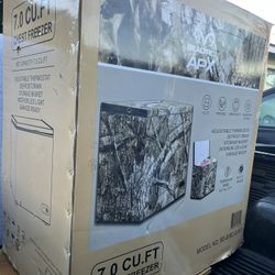 7 Cubic Foot Chest Freezer Camo Hunting New OB