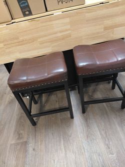 Cocktail table and stools