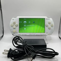 PSP 1000 White With Charger