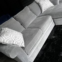 Nice Grey HAVERTY Sectional Sofa 