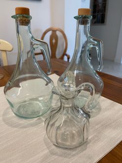 Glass cruet set