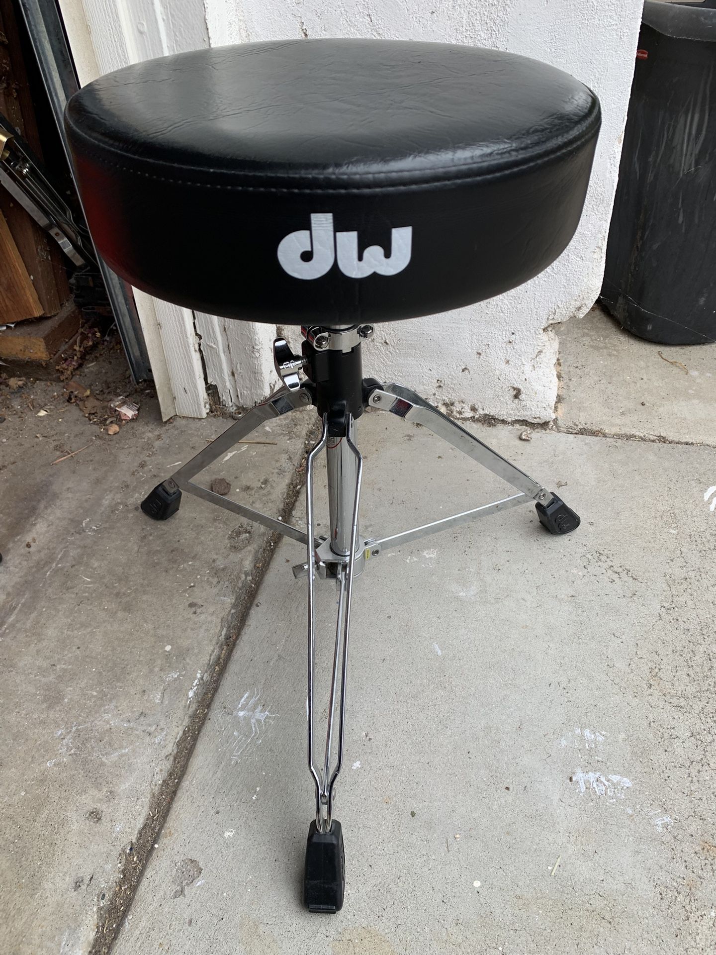 DW 3100 Round Drum Throne Retails for $149