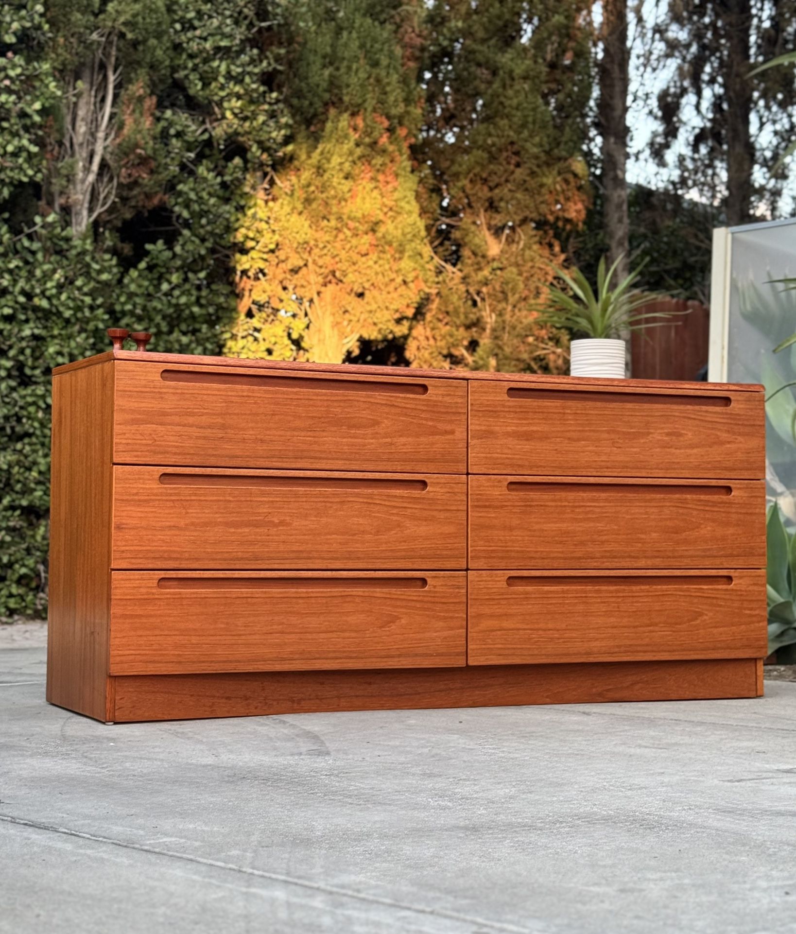Danish Modern Mid Century Teak Lowboy Dresser Buffet Credenza Jesper