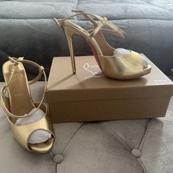 *NEW* Christian Louboutin Heels