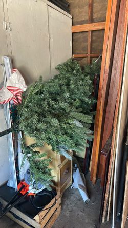 Free Xmas tree and desk